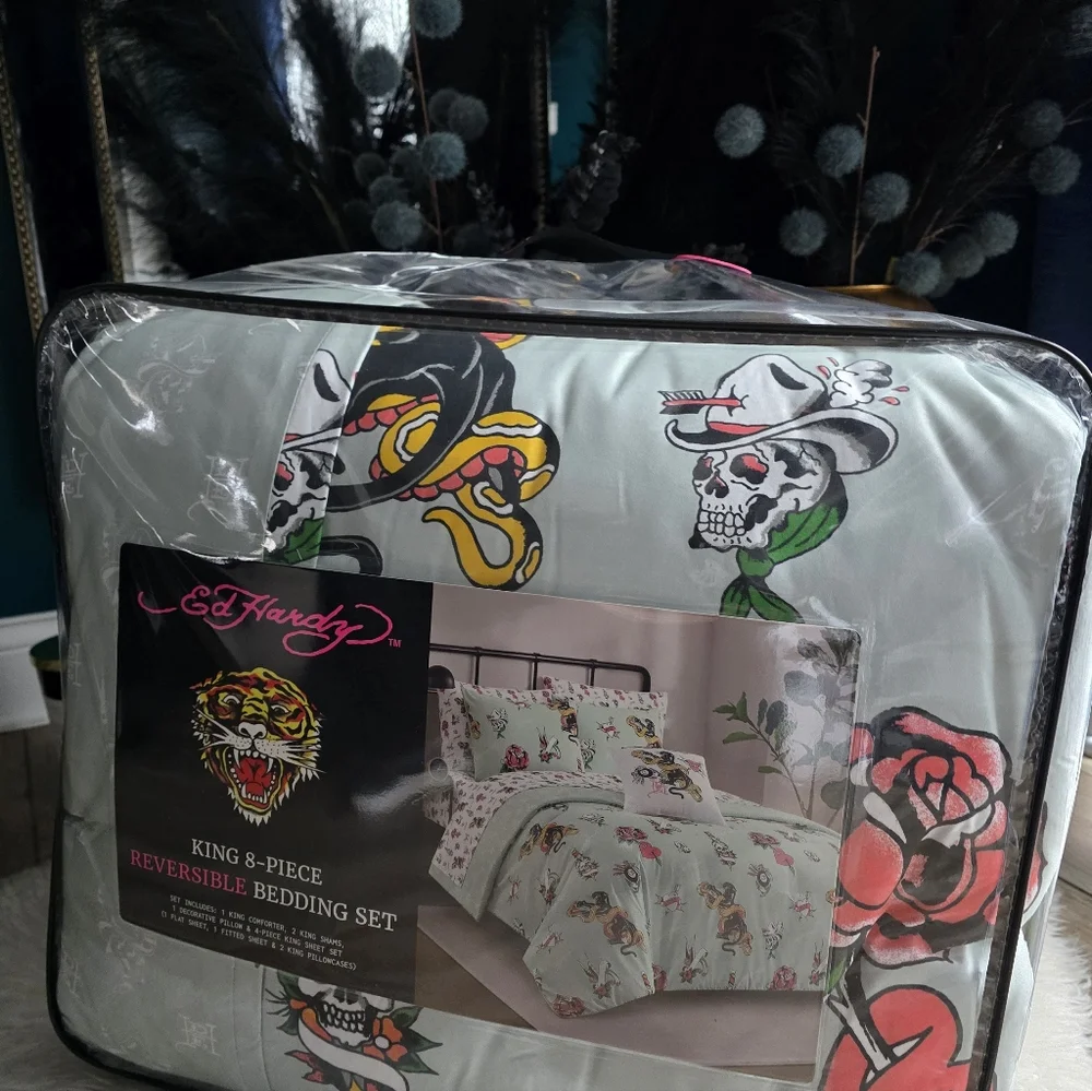 Ed Hardy King reversible 8piece Bedding set new